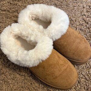Women’s platform fur slipper shoes size 7.5